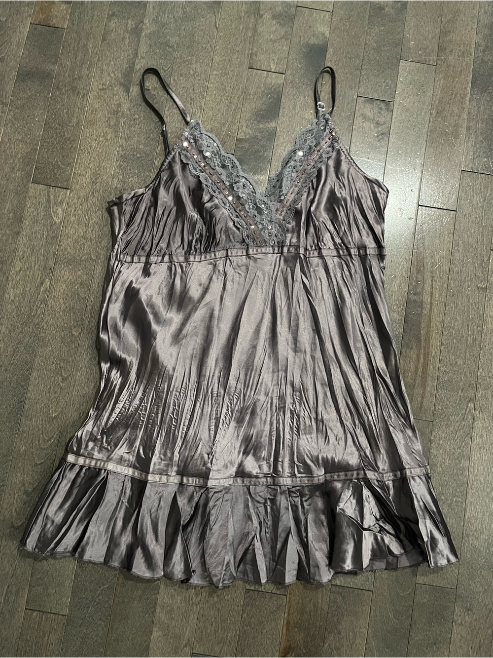 Womenโs Lace-Trim Satin Chemise โ Gray